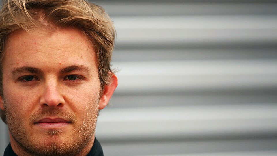 Nico Rosberg freute sich über die Bandini-Trophäe, Foto: Sutton