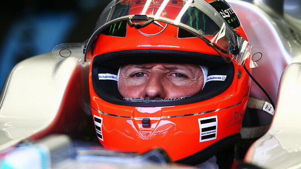 Michael Schumacher steht die Skepsis ins Gesicht geschrieben - der Rückstand auf die Gegner ist groß und das erste Podium somit nicht einfach, Foto: Sutton