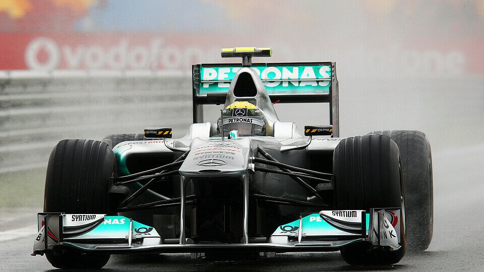Der Grip mit den Regenreifen überraschte Nico Rosberg, Foto: Sutton Der Grip mit den Regenreifen überraschte Nico Rosberg, Foto: Sutton
