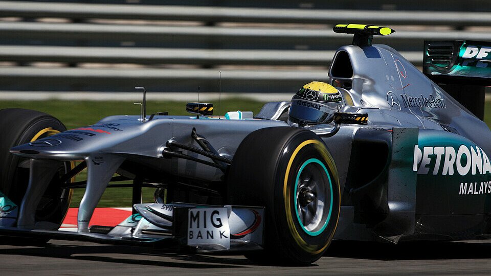Nico Rosberg plant den Angriff auf das Red-Bull-Duo, Foto: Sutton