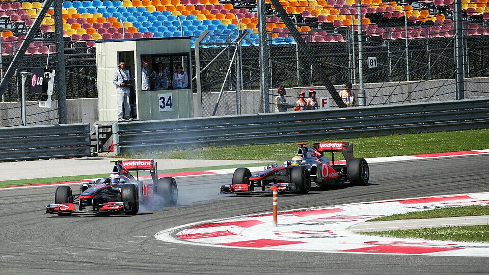 Lewis Hamilton und Jenson Button lieferten sich ein sehenswertes Duell, Foto: Sutton