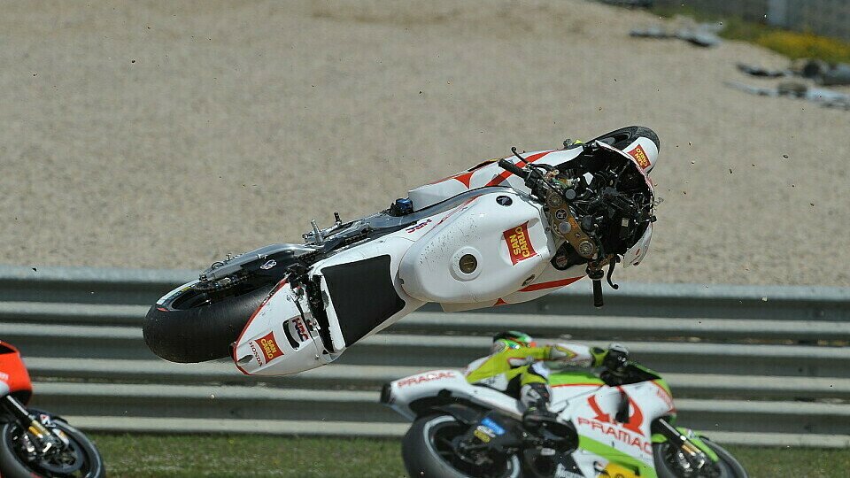 Kommt ein Simoncelli geflogen: In Jerez und Estoril stürzte der Italiener. Aber er spürt, dass das erste MotoGP-Podest nicht mehr weit weg ist., Foto: Milagro