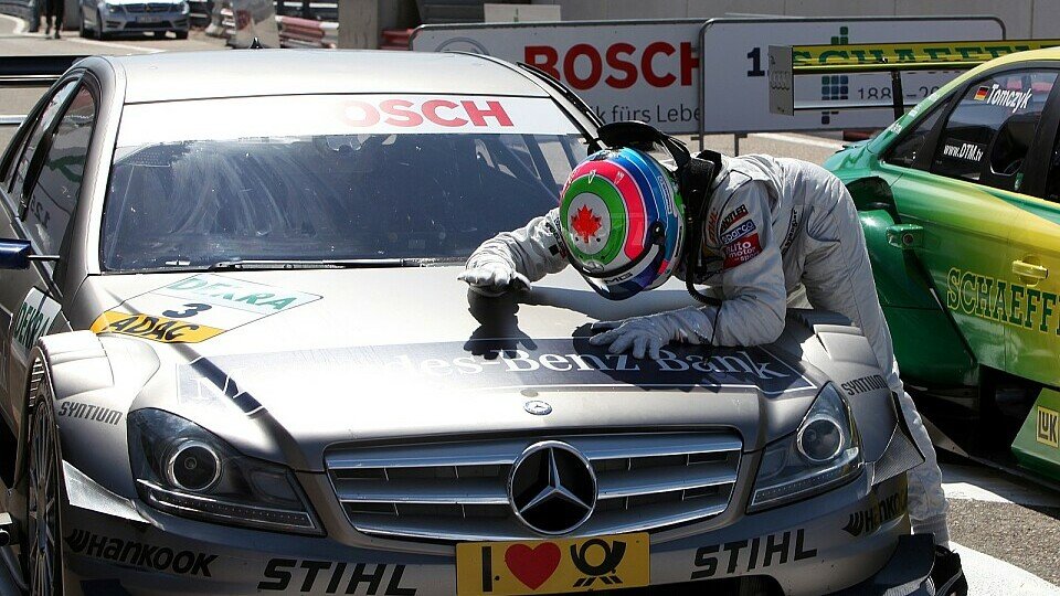 Bruno Spengler sucht offenbar die Nähe zu seiner C-Klasse, Foto: Sutton