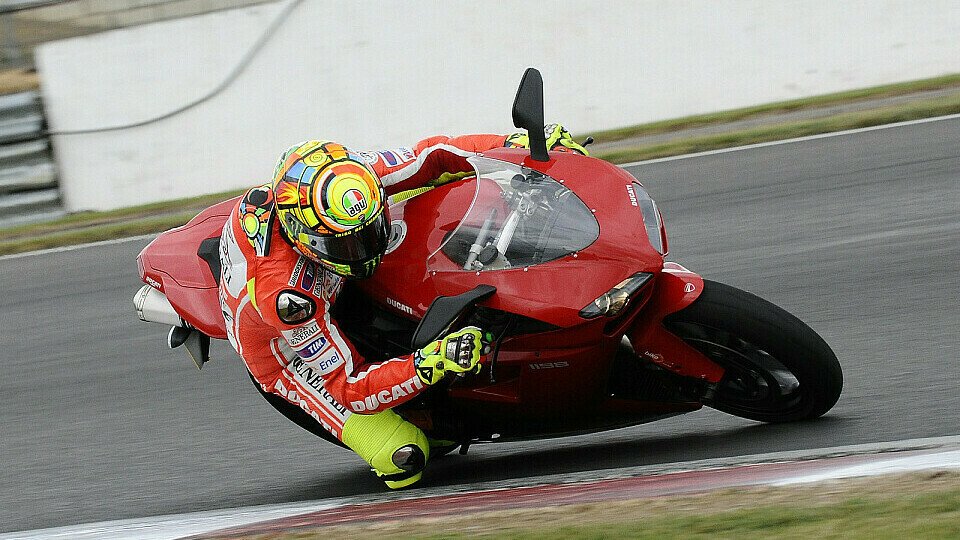 Rossi musste in Silverstone auf eine Straßenversion der Ducati 1198 wechseln, Foto: Ducati