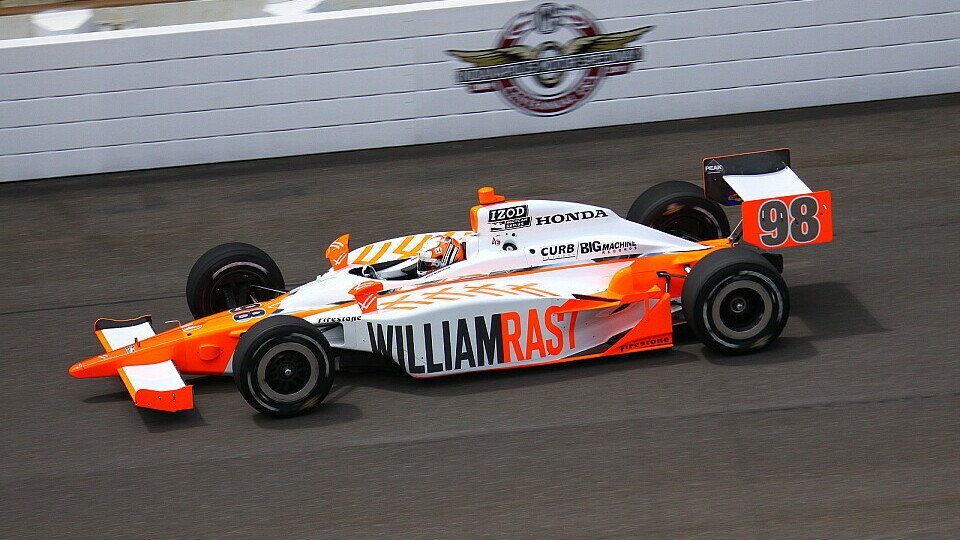 Für Dan Wheldon war es der erste Renneinsatz in 2011, Foto: IndyCar