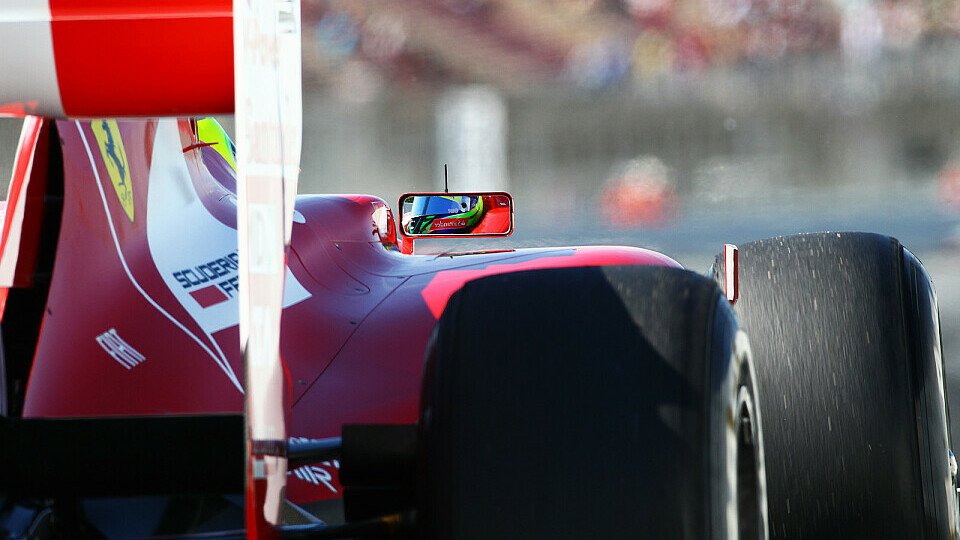 Der Ferrari Heckflügel steht im Mittelpunkt des Interesses, Foto: Sutton