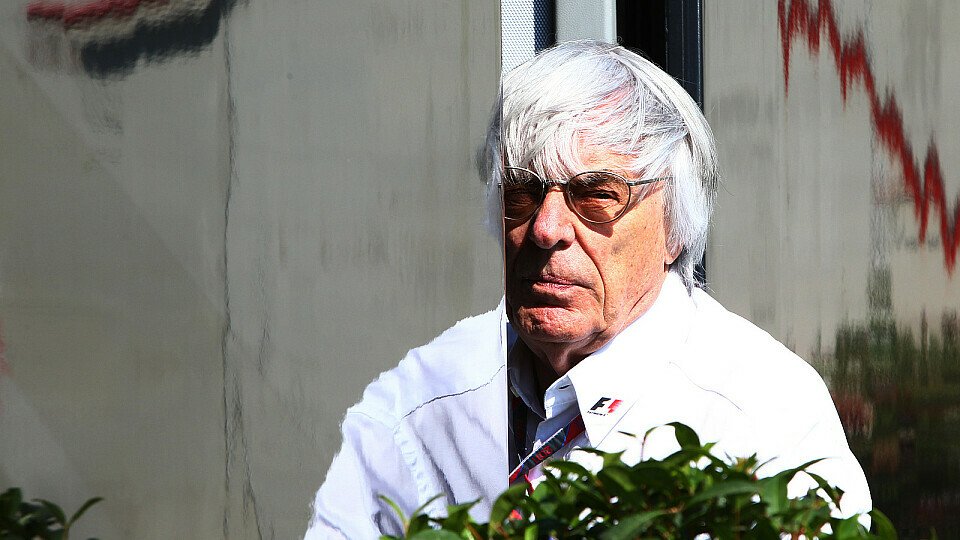 Bernie Ecclestone glaubte nicht mehr an Bahrain, wollte es aber trotzdem für 9. Dezember ansetzen, Foto: Sutton Bernie Ecclestone glaubte nicht mehr an Bahrain, wollte es aber trotzdem für 9. Dezember ansetzen, Foto: Sutton