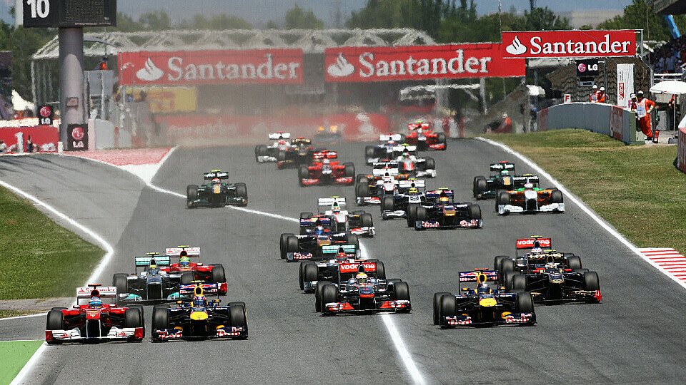 Fernando Alonso düpierte erst Red Bull - und wurde später überrundet, Foto: Sutton