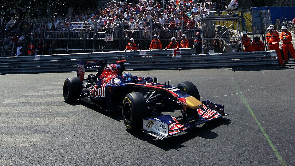 Sébastien Buemi streifte kurz vor Ende leicht die Mauer, Foto: Sutton Sébastien Buemi streifte kurz vor Ende leicht die Mauer, Foto: Sutton