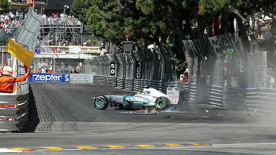 Dieser Unfall erschwerte Nico Rosberg den Tag, Foto: Sutton