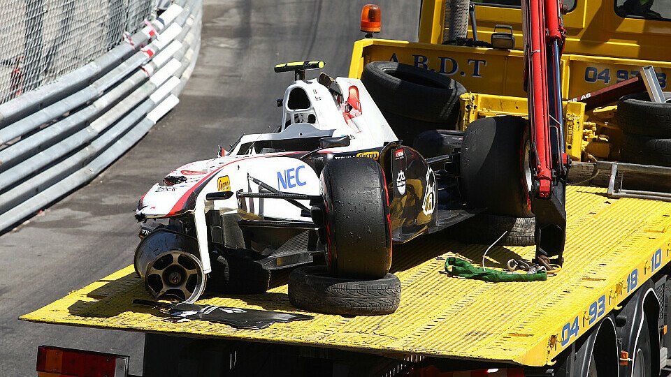 Der C30 war nach Sergio Perez' Unfall nur noch Schrott, Foto: Sutton