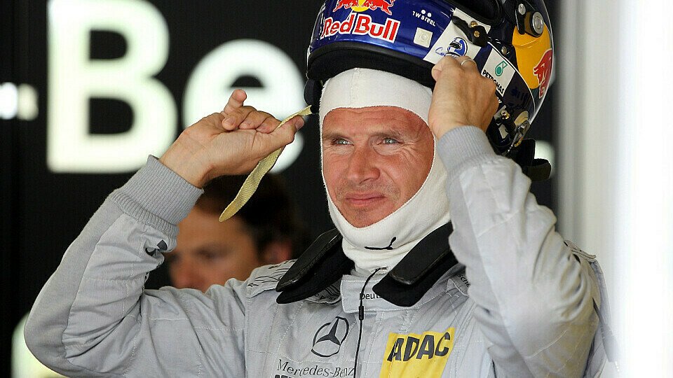 Helm auf und ab auf die Strecke - David Coulthard freut sich schon sehr auf den Auftritt vor österreichischem Publikum, Foto: Red Bull/GEPA