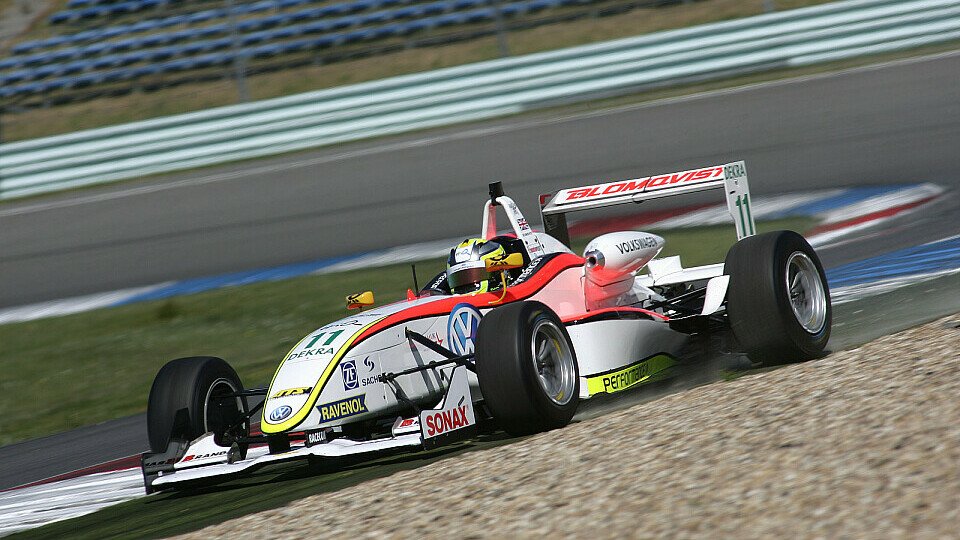 Tom Blomqvist war der Schnellste im ersten Training, Foto: Formel 3 Cup