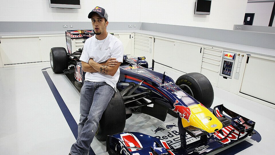 Andrea Dovizioso gefiel es in der Red Bull Fabrik, Foto: Red Bull
