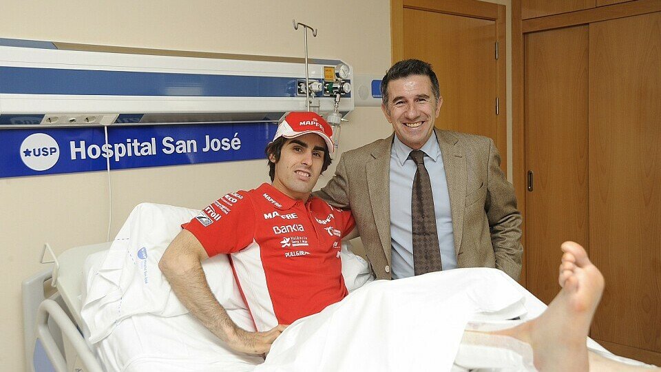 Julian Simon zusammen mit Teamchef Jorge Martinez im Krankenhaus, Foto: Aspar