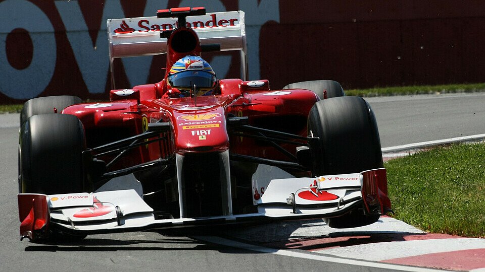 Ferrari jagt Red Bull in Montreal, Foto: Sutton
