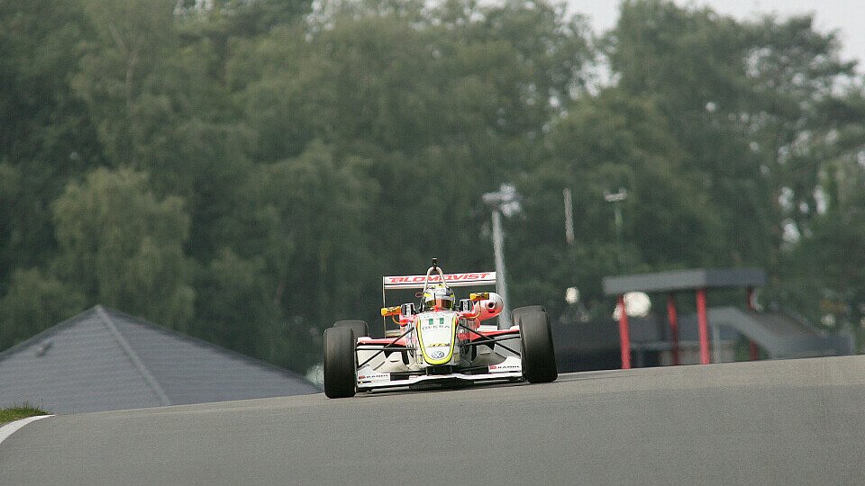 Blomqvist startet das zweite Rennen von der Pole aus, Foto: Formel 3 Cup