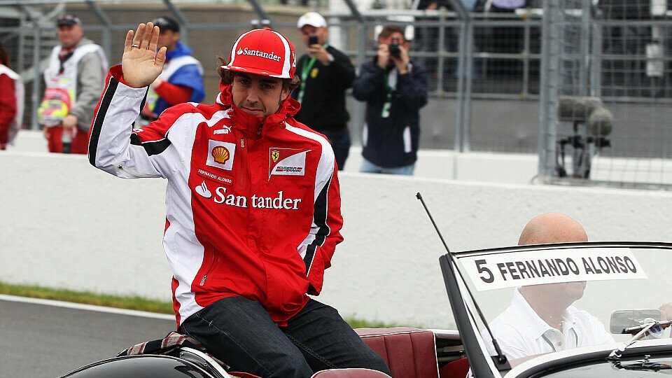 Fernando Alonso gibt nicht auf, Foto: Sutton