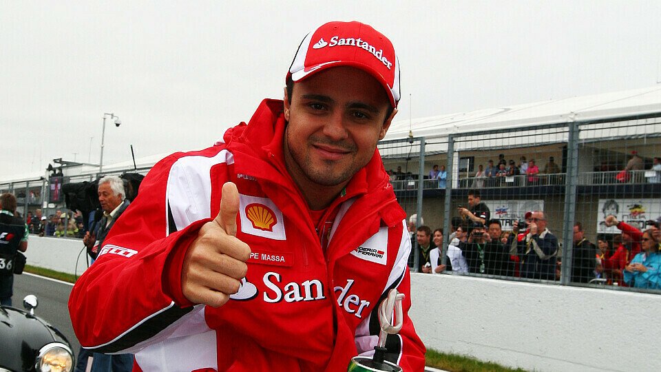 Daumen rauf für Felipe Massa: Der Brasilianer soll bei Ferrari bleiben, Foto: Sutton