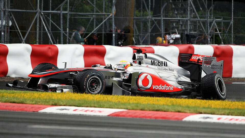 Nach dem Schaden hinten links musste Lewis Hamilton seinen McLaren in Montreal früh im Rennen abstellen, Foto: Sutton