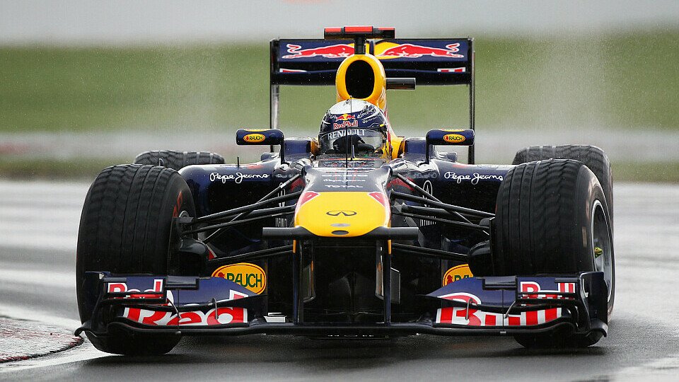 Sebastian Vettel musste sich auf letzten Runde Jenson Button geschlagen geben, Foto: Sutton