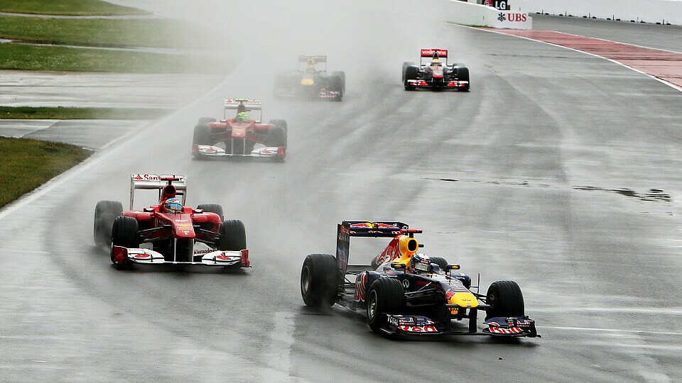 Sebastian Vettel musste sich Fernando Alonso in Silverstone geschlagen geben, Foto: Sutton