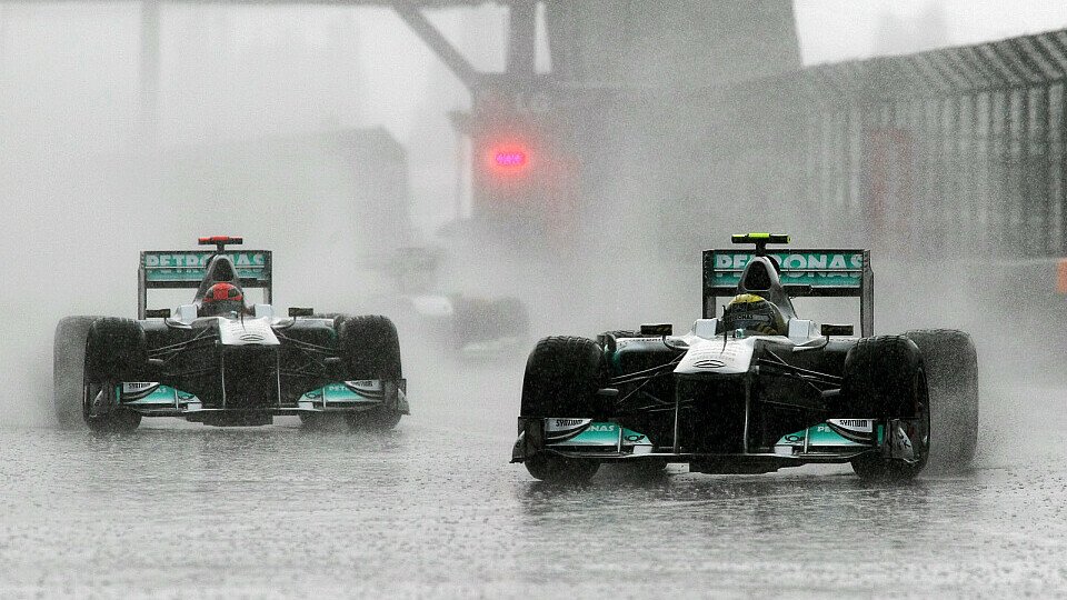 Nico Rosberg schwamm Michael Schumacher 2011 abermals davon - der Abstand war im Vergleich zum Vorjahr aber geringer, Foto: Sutton