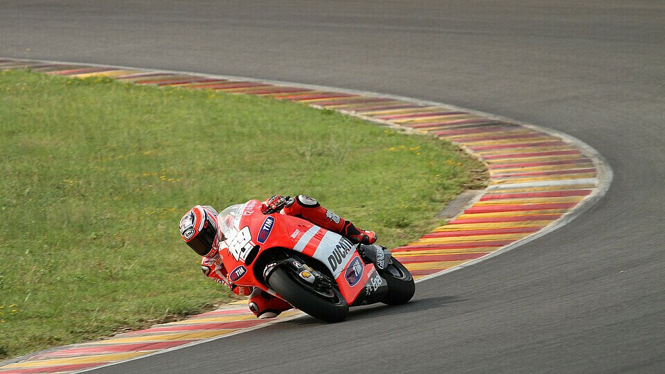 Nicky Haydden muss fü die nächsten drei Rennen noch mit dem alten Chassis zurecht kommen, Foto: Ducati