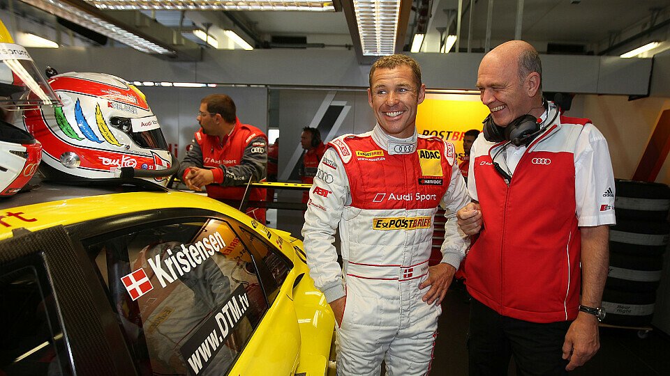 Tom Kristensen hatte nach dem Training in der Lausitz gut Lachen, Foto: Audi