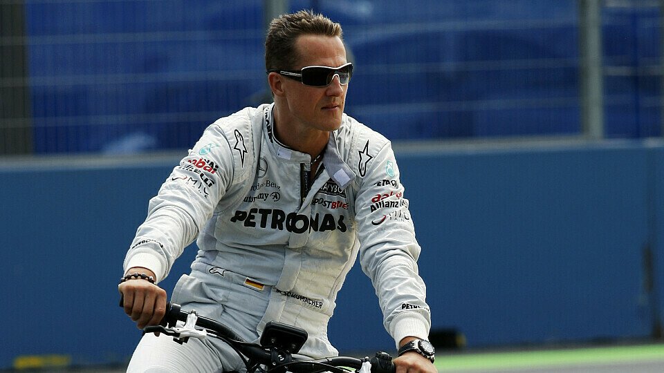 Michael Schumachers Aussagen decken sich mit seinem Auftreten - dem Deutschen kommt es nicht so sehr auf die Zylinderzahl an, Foto: Sutton
