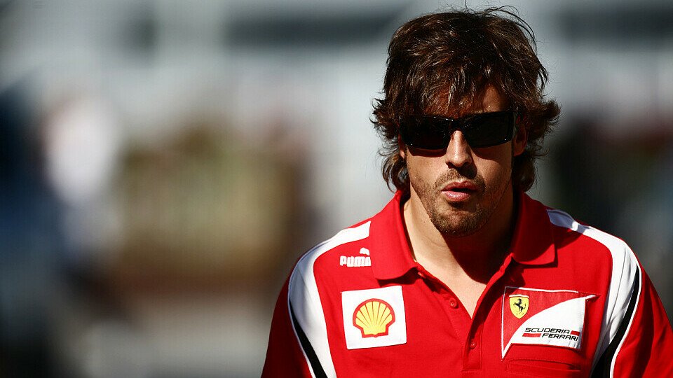 Fernando Alonso sieht Sebastian Vettel momentan außer Reichweite, Foto: Sutton