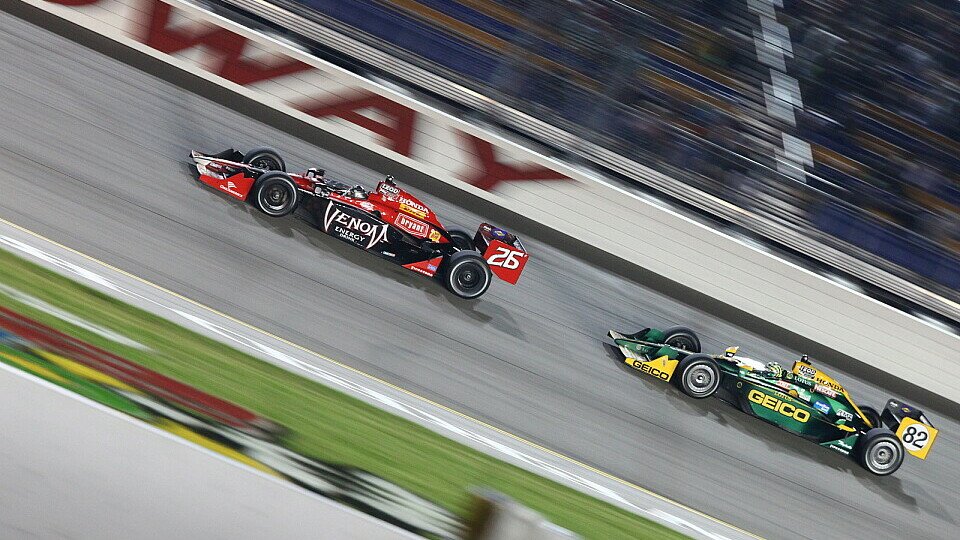 Zwischen Marco Andretti und Tony Kanaan ging es an der Spitze äußerst knapp zu, Foto: IndyCar