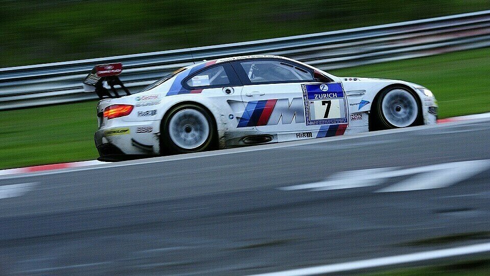 Die Teilnehmer des Formel BMW Talent Cups durften BMW Motorsport über die Schulter gucken