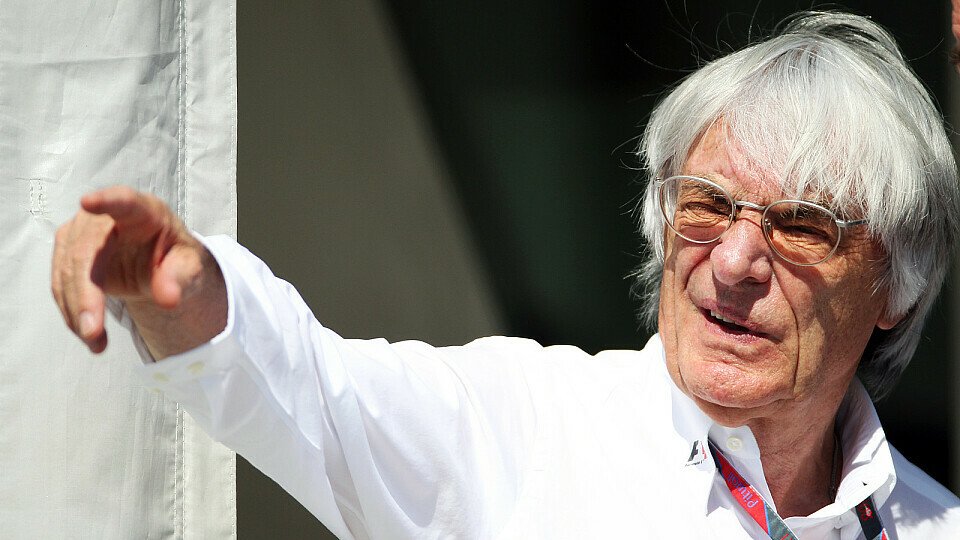 Bernie Ecclestone sagt in Silverstone, wer welche Box bekommt, Foto: Sutton