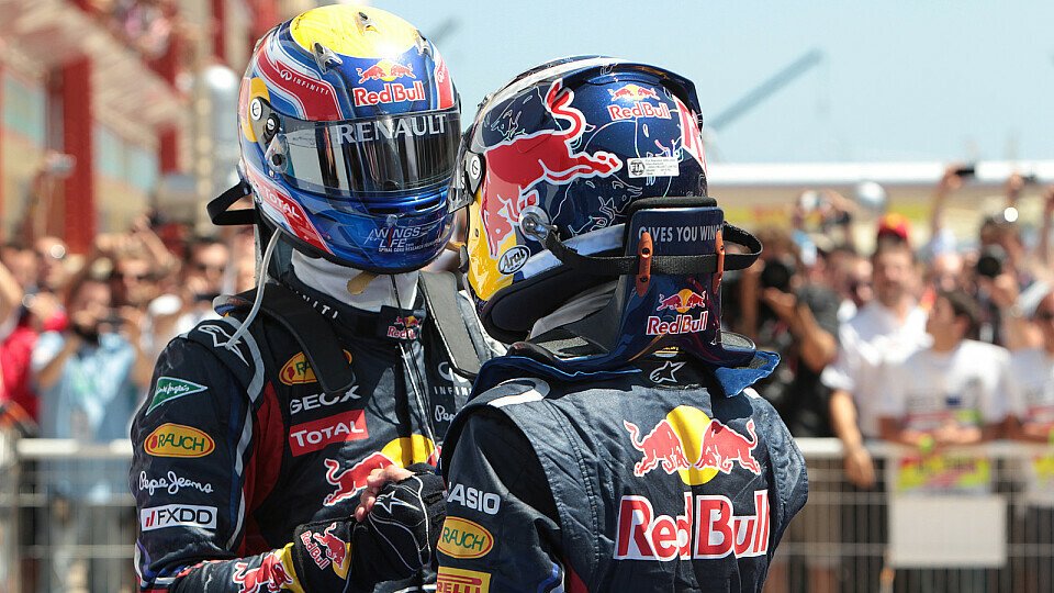 Sebastian Vettel und Mark Webber nehmen sich laut Paul Monaghan nicht viel, Foto: Sutton