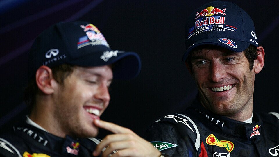 Mark Webber will Sebastian Vettel ausbremsen, Foto: Sutton