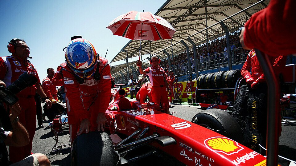 Fernando Alonso glaubt, das Zwischengas-Verbot wird Ferrari helfen, Foto: Sutton