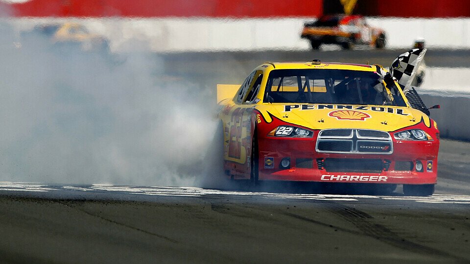 Kurt Busch feiert seinen ersten Saisonsieg, Foto: NASCAR