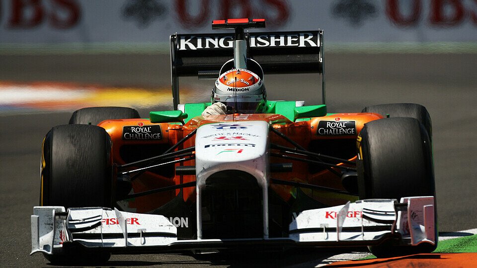Adrian Sutil blickt sorgenvoll nach Silverstone, Foto: Sutton Adrian Sutil blickt sorgenvoll nach Silverstone, Foto: Sutton