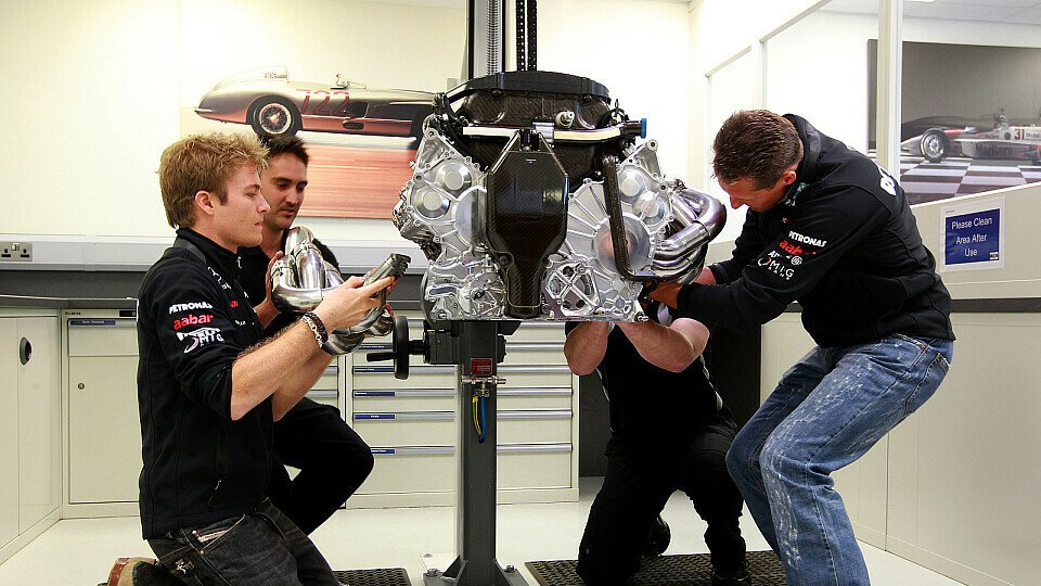 Michael Schumacher und Nico Rosberg hatten ihren Spaß mit dem V8-Motor, Foto: Mercedes GP Petronas