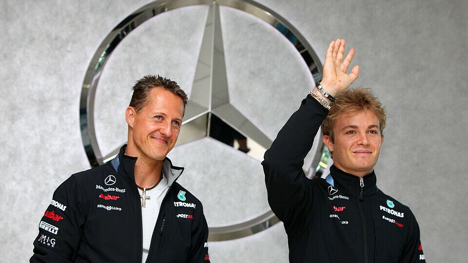 Michael Schumacher und Nico Rosberg statten Stuttgart einen Besuch ab, Foto: Mercedes GP Petronas