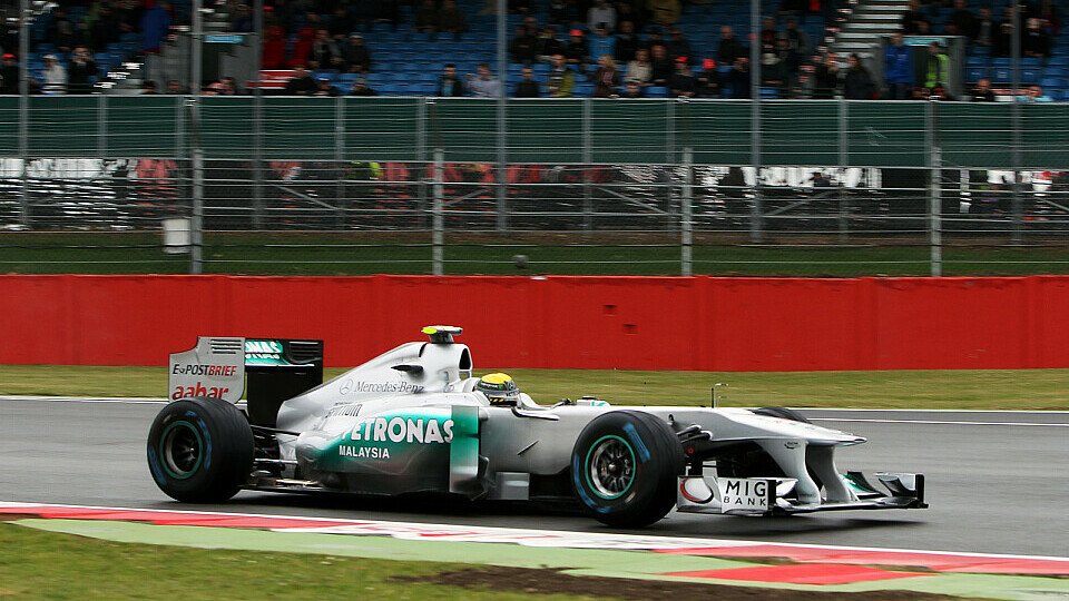 Mercedes GP sieht im Nassen schnell aus, Foto: Sutton