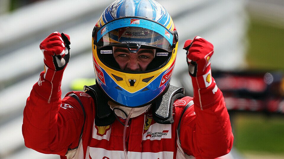 Die Freude in Silverstone kannte wahrlich keine Grenzen - trotzdem will Fernando Alonso in Sachen WM aber am Boden bleiben, Foto: Sutton