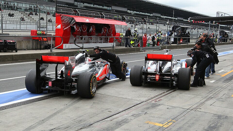 Die Power im Heck der McLaren-Boliden von Jenson Button & Lewis Hamilton soll auch in Zukunft von Mercedes kommen, Foto: Sutton