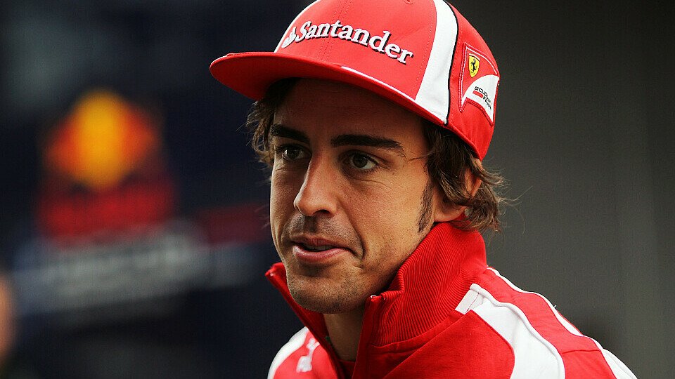 Fernando Alonso steht bei Ferrari bereits auf einer Stufe mit dem fünfmaligen Scuderia-Weltmeister Michael Schumacher, Foto: Sutton