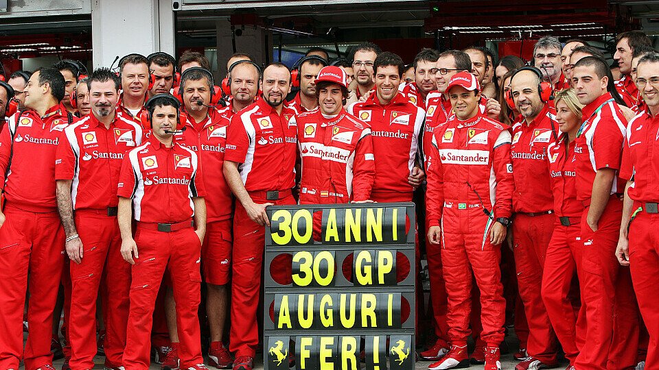 Fernando Alonso durfte am Freitag ein wenig feiern, Foto: Sutton