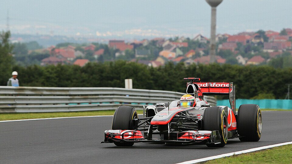 Lewis Hamilton ist mit dem Auftakt zufrieden, Foto: Sutton Lewis Hamilton ist mit dem Auftakt zufrieden, Foto: Sutton