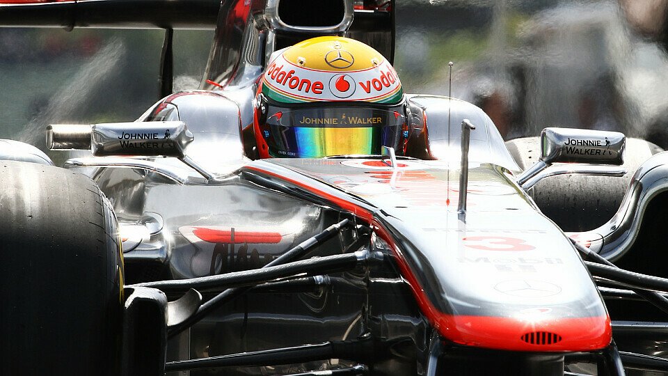 Lewis Hamilton hat auch auf dem Hungaroring einen Red Bull vor sich, Foto: Sutton