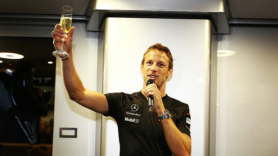 Hoch die Gläser: Party für Jenson Buttons GP-Jubiläum, Foto: Sutton