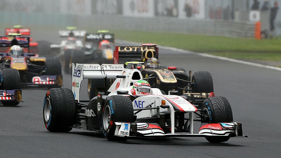 Sergio Perez war in Ungarn in viele Zweikämpfe im Mittelfeld verwickelt - bei einem davon handelte er sich eine Strafe ein, Foto: Sutton